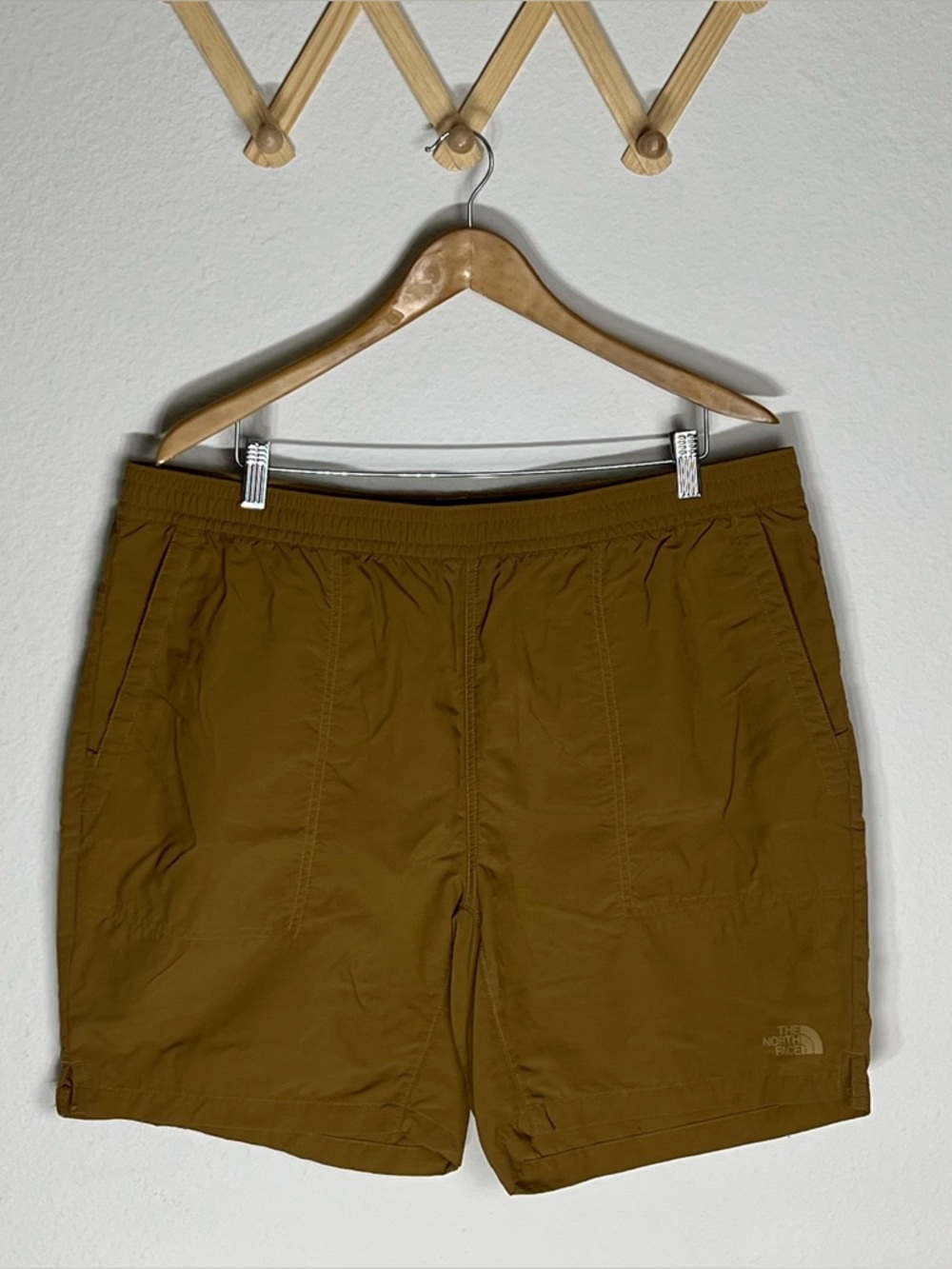 THE NORTH FACE • Men’s Outdoor Shorts
